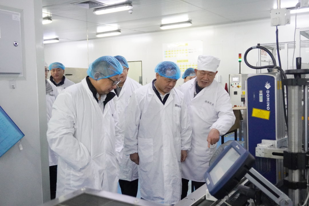 【企业新闻】重庆市万州经开区党工委副书记、管委会主任，区政府党组副书记钟涛一行莅临尊龙凯时-人生就是博药业考察调研